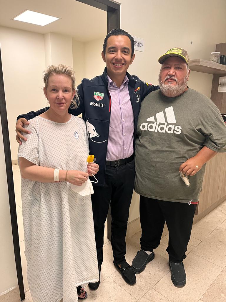 Happy patient and family after gastric sleeve surgery
