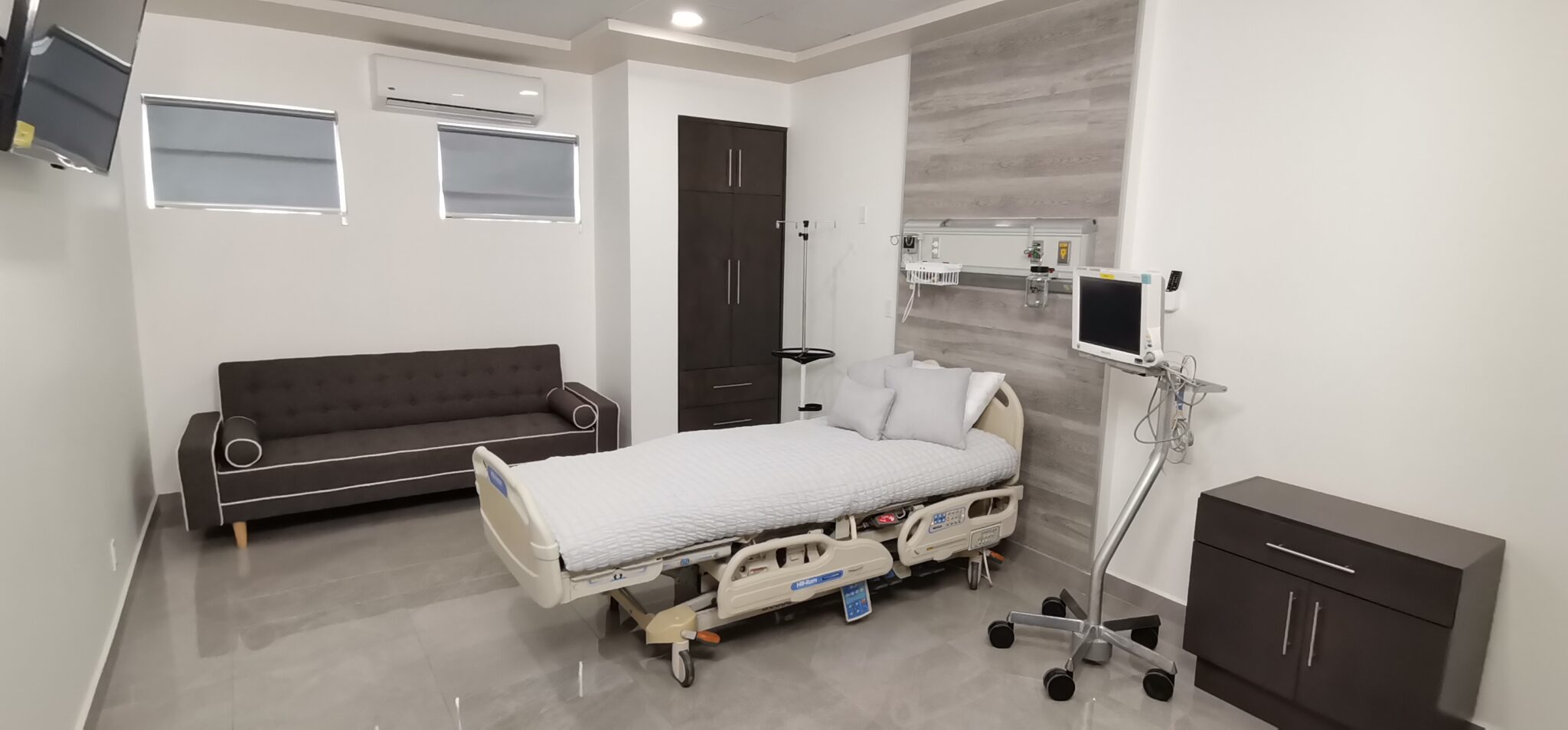 Since 2022, our hospital has strived to achieve recognition as one of the most trusted and prestigious healthcare centers in the region. With this goal in mind, we have focused our efforts on providing a full range of healthcare services spanning multiple medical disciplines. We utilize the most advanced technology available to ensure our patients receive the best possible care.